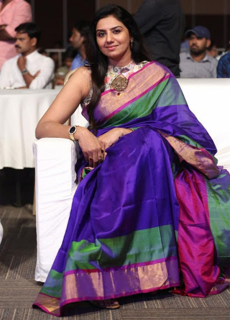 Gorgeous Tamil Actress Neelya Bhavani Photos In Sleeveless Blue Saree 9